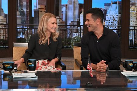 KELLY RIPA, MARK CONSUELOS