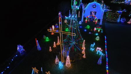 THE GREAT CHRISTMAS LIGHT FIGHT