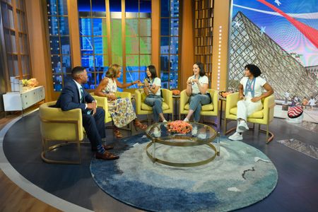 MICHAEL STRAHAN, ROBIN ROBERTS, LEE KIEFER, JACKIE DUBROVICH, LAUREN SCRUGGS