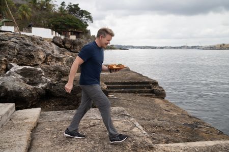 Gordon Ramsay brings food to the guests in Cuba. (National Geographic/Justin Mandel)