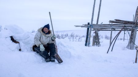 Agnes Hailstone helps set and build their family camp in Kiwalik. (BBC Studios Reality Productions/Ashton Hurlburt)