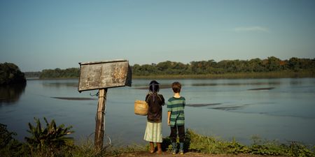 Gustavo and Colin look out to the river. (Credit: MRC/Jean-Sébastien Francoeur)