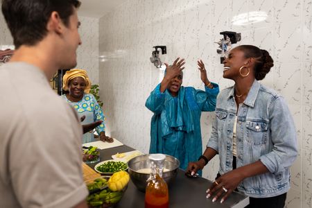 Antoni Porowski, Aissa Diop, Moi Ndeye Fatou and Issa Rae making Soupe Kanja. (National Geographic/John Wendle)