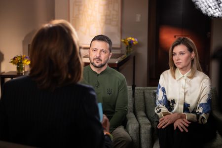 ROBIN ROBERTS, PRESIDENT AND FIRST LADY OF UKRAINE VOLODYMYR ZELENSKYY AND OLENA ZELENSKA 