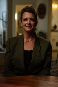 Amy Downs is pictured in close-up portrait during the production of National Geographic's Oklahoma City Bombing: One Day In America. Downs worked at the Credit Union Office in the Alfred P. Murrah Building and was rescued six hours after the bomb explosion. On April 19, 1995, America experienced the deadliest domestic terror attack in its history. Thirty years later, this series tells the story of that day told only by those who lived through it – the people of Oklahoma.  (National Geographic/Brandon Widener)