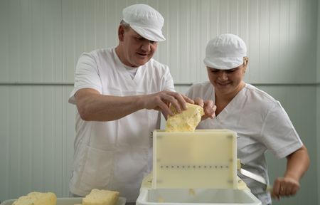 Gordon and Tilly Ramsay make cheese together. (National Geographic/Justin Mandel)