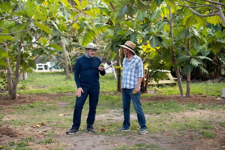 Gordon Ramsay and Patrick chat at the fruit farm. (National Geographic/Justin Mandel)