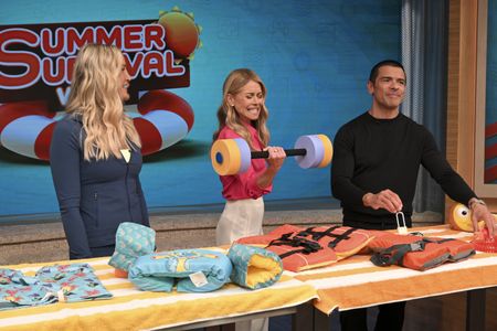 JENNY MCCUISTON, KELLY RIPA, MARK CONSUELOS