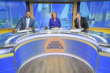 MICHAEL STRAHAN, ROBIN ROBERTS, GEORGE STEPHANOPOULOS