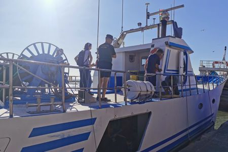 A fishing boat inspection. (National Geographic/Antonio Javier López Castillo)