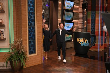 KELLY RIPA, MARK CONSUELOS