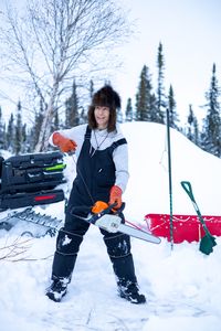 Ricko DeWilde cuts a whole in the ice to set a beaver trap. (BBC Studios Reality Productions/v)