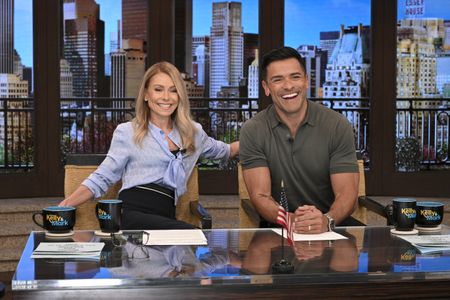 KELLY RIPA, MARK CONSUELOS