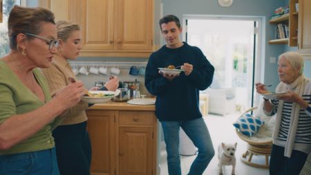 Deborah Mackin, Florence Pugh, Antoni Porowski and Pat Mackin in the kitchen eating Shepherd's Pie. (National Geographic)