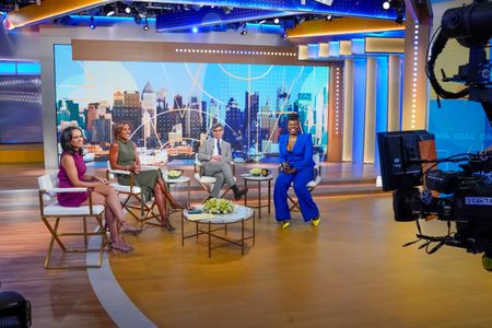 LINSEY DAVIS, ROBIN ROBERTS, GEORGE STEPHANOPOULOS, LESLIE JONES