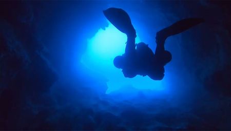 202_NoTimeToRest_ToCatchASmuggler-Mediterranean_02.jpg

A GEAS diver in an underwater cave. (Mandatory photo credit: Guardia Civil)