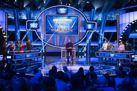 CELEBRITY FAMILY FEUD