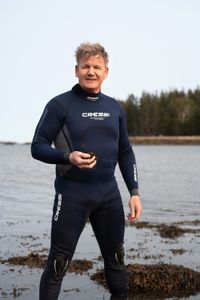 Rockland, ME - L to R: Gordon Ramsay foraging for various types of seaweed off the coast of Maine. (Credit: National Geographic/Justin Mandel)