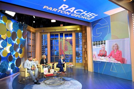 MICHAEL STRAHAN, ROBIN ROBERTS, GEORGE STEPHANOPOULOS, DOLLY PARTON, RACHEL PARTON GEORGE