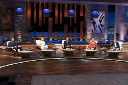 MARK CUBAN, BARBARA CORCORAN, KEVIN O'LEARY, LORI GREINER, ROBERT HERJAVEC