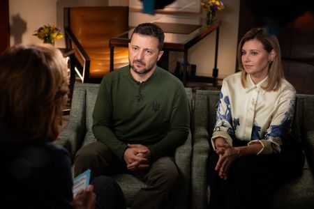 ROBIN ROBERTS, PRESIDENT AND FIRST LADY OF UKRAINE VOLODYMYR ZELENSKYY AND OLENA ZELENSKA 