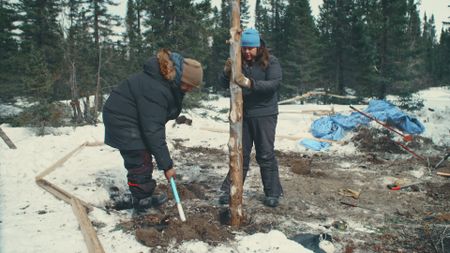 Emilie and Gilbert work on the frame of their Shabotwan. (Blue Ant Media/Tara Elwood)