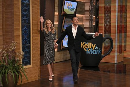 KELLY RIPA, MARK CONSUELOS