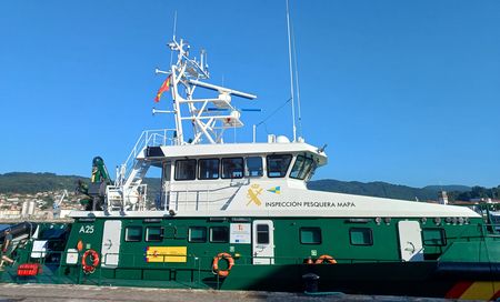 Guardia Civil ship docked in the port. (National Geographic/Jose Antonio Gavilán Tobal)