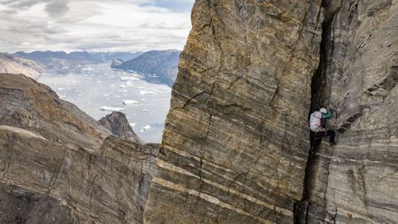 Hazel Findlay climbing Ingmikortilaq. (photo credit: National Geographic/Pablo Durana)