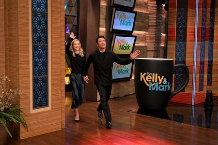 KELLY RIPA, MARK CONSUELOS