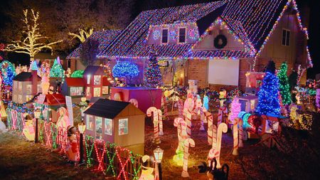 THE GREAT CHRISTMAS LIGHT FIGHT