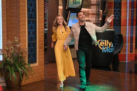 KELLY RIPA, MARK CONSUELOS