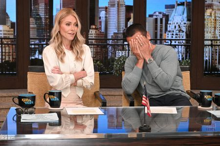 KELLY RIPA, MARK CONSUELOS