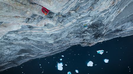 Alex Honnold climbs the lower section.  (photo credit: National Geographic/Pablo Durana)