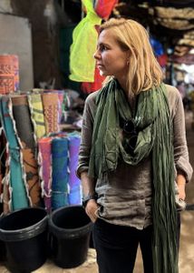 Mariana van Zeller walks through a local market in Agadez, Niger. (National Geographic for Disney)