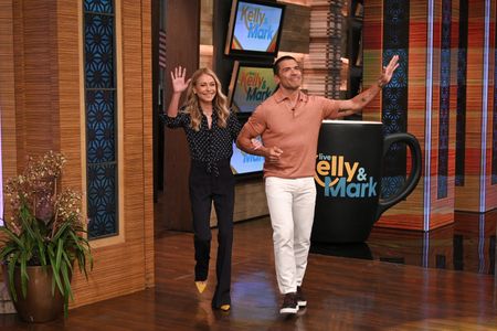 KELLY RIPA, MARK CONSUELOS