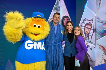 GMA MASCOT RAY, ROB GRONKOWSKI, REBECCA JARVIS, LORI BERGAMOTTO