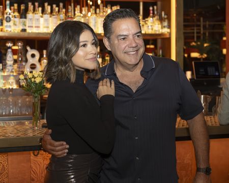 GINA RODRIGUEZ, CARLOS GÓMEZ