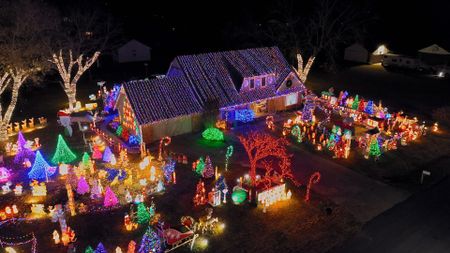 THE GREAT CHRISTMAS LIGHT FIGHT