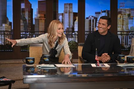 KELLY RIPA, MARK CONSUELOS