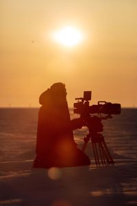 Camera Operator Nick Widdop films arctic foxes in Alaska. (National Geographic for Disney/Dani Godwin)
