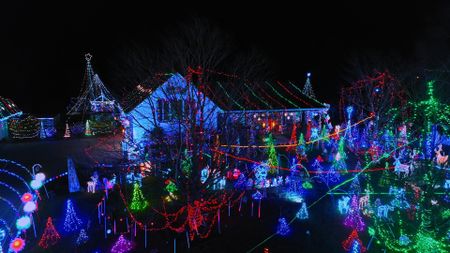 THE GREAT CHRISTMAS LIGHT FIGHT