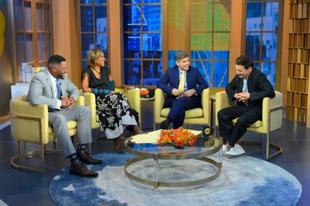 MICHAEL STRAHAN, ROBIN ROBERTS, GEORGE STEPHANOPOULOS, JEREMY RENNER