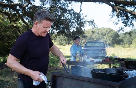 TX - Gordon Ramsay (L) and Texan chef, Justin Yu, go head-to-head during the final cook in Texas. (Credit: National Geographic/Justin Mandel)