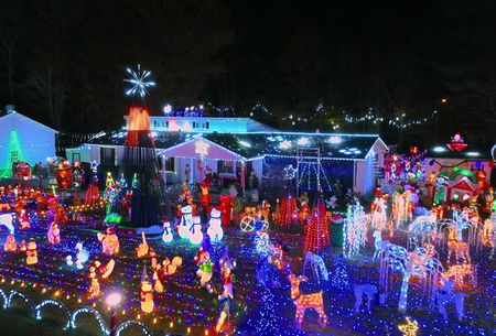 THE GREAT CHRISTMAS LIGHT FIGHT