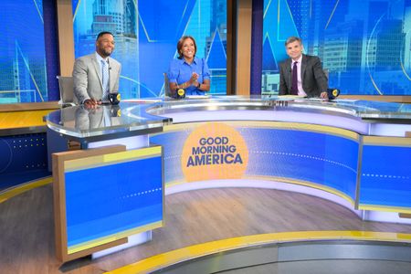 MICHAEL STRAHAN, ROBIN ROBERTS, GEORGE STEPHANOPOULOS