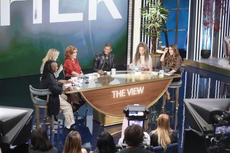 Whoopi Goldberg, Sara Haines, Joy Behar, Usher, Sunny Hostin, Alyssa Farah Griffin