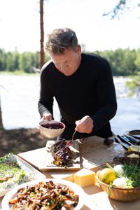 Finland - Gordon Ramsay prepares reindeer with sweet and sour flavors from local berries, and beautiful wild mushrooms from the forest during the final cook in Finland. (Credit: National Geographic/Justin Mandel)