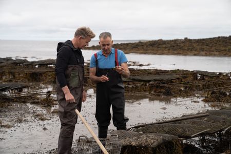 Gordon Ramsay and Oyster Farmer Diarmuid Kelly. (National Geographic/Justin Mandel)