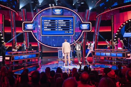 CELEBRITY FAMILY FEUD